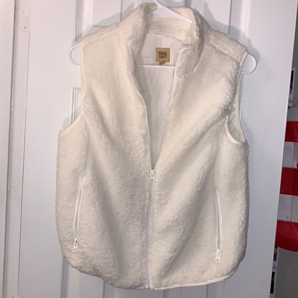 True Craft Sherpa material white vest! size large (fits more like a medium!!)